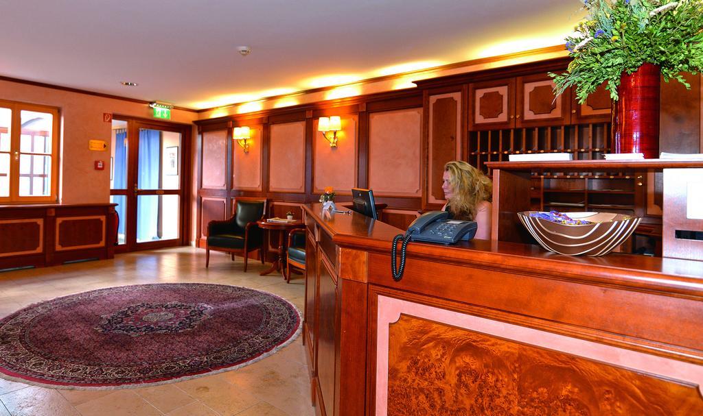 Altstadthotel Braeuwirt Вайден Экстерьер фото